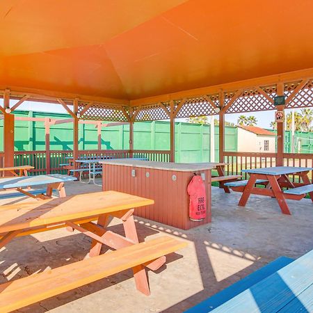 Cozy Waterfront Port Isabel Cottage With Deck! Εξωτερικό φωτογραφία