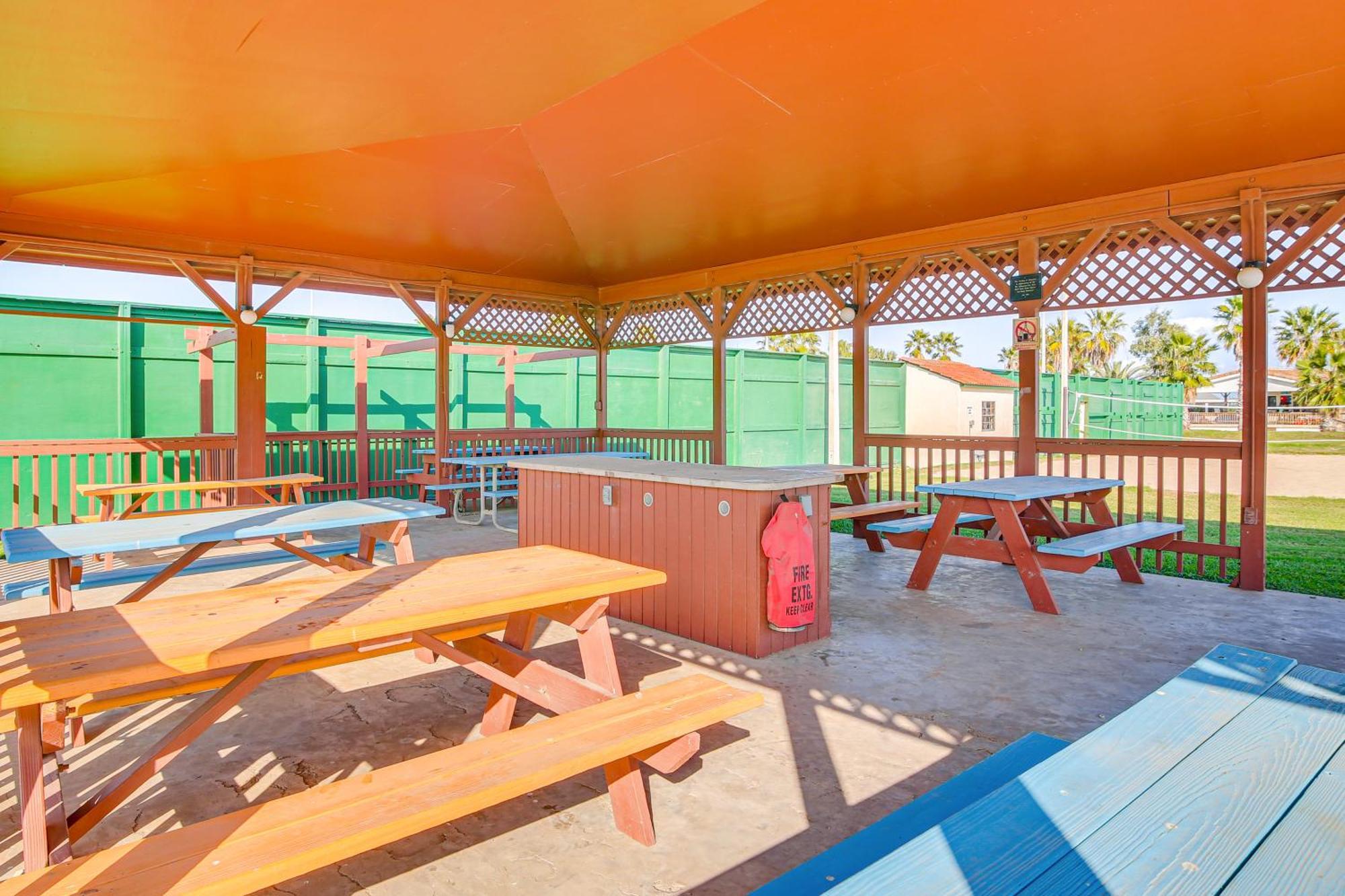 Cozy Waterfront Port Isabel Cottage With Deck! Εξωτερικό φωτογραφία