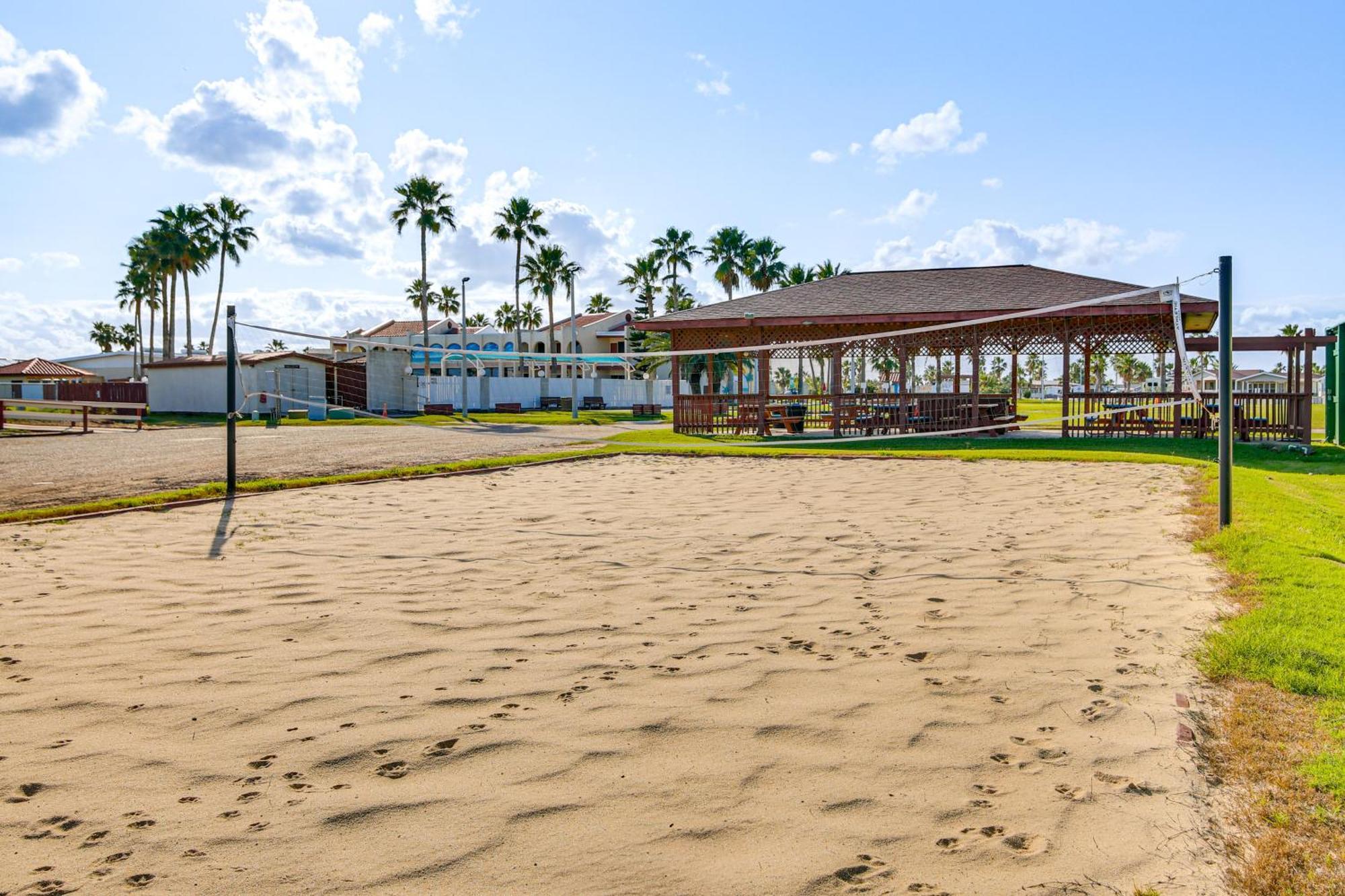 Cozy Waterfront Port Isabel Cottage With Deck! Εξωτερικό φωτογραφία